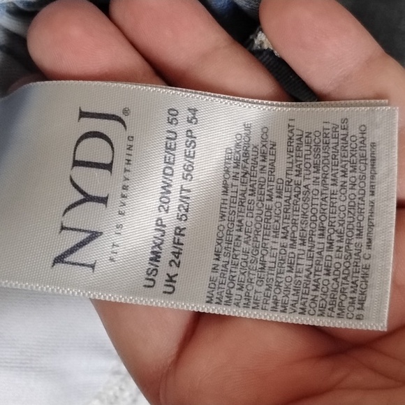 NYDJ Teresa Light Blue Wide Leg Frayed Comfy Denim Lift Tuck Technology Jeans - Picture 12 of 16